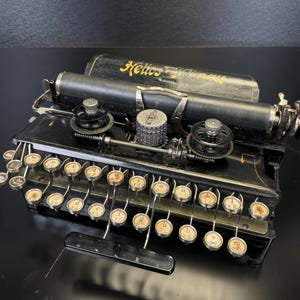 Máquina de escribir Helios Klimax, coleccionable de museo, estado de 3 estrellas, máquina de escribir alemana antigua de la década de 1910 con índice y estuche rígido (cuero y madera)