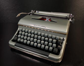 Remington Senior Riter Vintage Typewriter, QWERTY, 1961 Functional Serviced and Cleaned Typing Machine, 3+* Star Condition