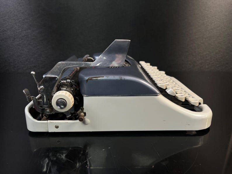Japy Script Vintage Typewriter, QWERTY, (No.407466), Functional, Serviced and Cleaned Typing Machine, 4* -Star Condition image 5