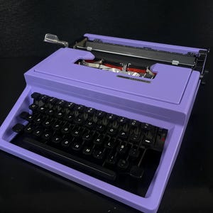 Vintage Olivetti Lettera 31 Typewriter, QWERTY, (No. 41106078), Functional, Serviced and Cleaned, 3* Star Condition