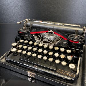 Machine à écrire portable antique Underwood Three Bank 1926, historique et emblématique, (n° 178993), entretenue et nettoyée, fonctionnelle, état 3 étoiles