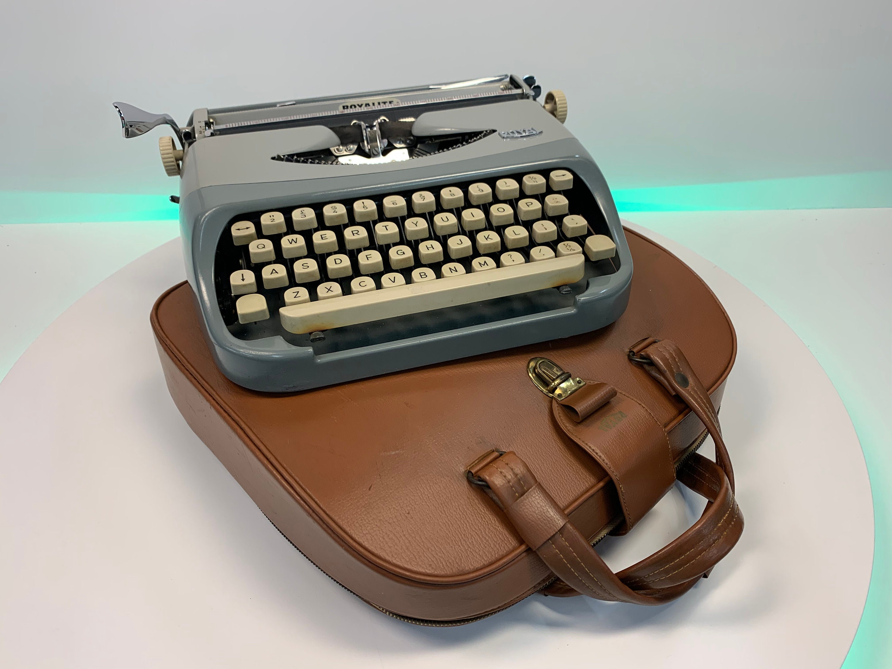 ヴィンテージ ロイヤル ライト ポータブル タイプライター、1959