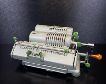 Vintage Schubert Rastatt Model DRV Mechanical Pinwheel Calculator, 1960s, No. 155980, Teal Color with Green Knobs, Working 3 Star Condition