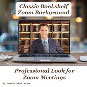 Könnte beinhalten: Ein Laptop-Bildschirm zeigt ein Bücherregal voller Bücher. Auf dem Bildschirm ist ein Mann in Anzug und Krawatte zu sehen, der in die Kamera schaut. Der Text "Classic Bookshelf Zoom Background" befindet sich oben im Bild. Der Text "Professional Look for Zoom Meetings" befindet sich unten im Bild. Der Text "By Creative Prints Corner" befindet sich unten im Bild.