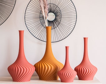 Bunte Aquilon-Vase im großen ökologischen Design für Trockenblumen zur Feier des Frühlings oder des Muttertags in Rot und Orange