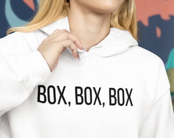 Moletom com capuz "Box Box Box" da Fórmula 1, ideal para fãs de automobilismo.