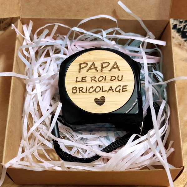 Cadeau Bricoleur Personnalisable - Noël - Mètre Ruban avec Blocage et Crochet - Texte Personnalisé - Idée Cadeau Fête des Pères Anniversaire