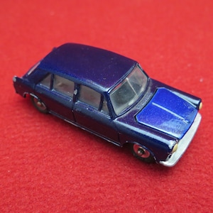 Vintage Dinky Toy No 140 The Morris 1100, PROV PAT NOS 1026/59 12500/80 made in England by Dinky Toys Meccano