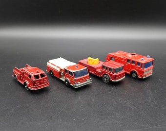 Set van 4 BRANDWEERWAGENS Matchbox, Corgi Juniors en Tootsie Toy. De Matchbox nr. 29 + 35 Corgi Jr S&S Fire Engine en Tootsie Pumper Chicago IL