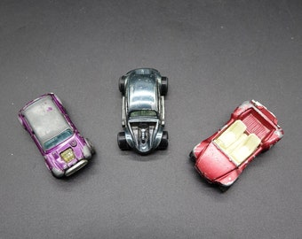 Set van 3 speelgoedauto's: de 1970 Topper Johnny Lightning Bug Bomb VW Beetle, Corgi Whizzwheels BVRT Vita Min 1300 Mini Cooper S en GP Beach Buggy