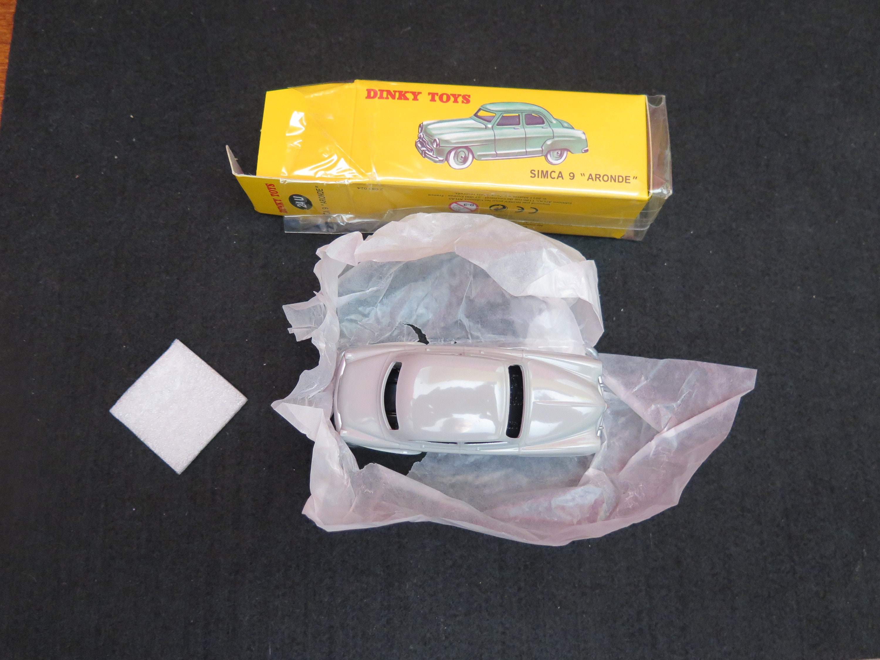 Dinky Toys Simca 9 Aronde 1/43 - Voiture Miniature De Collection Occasion