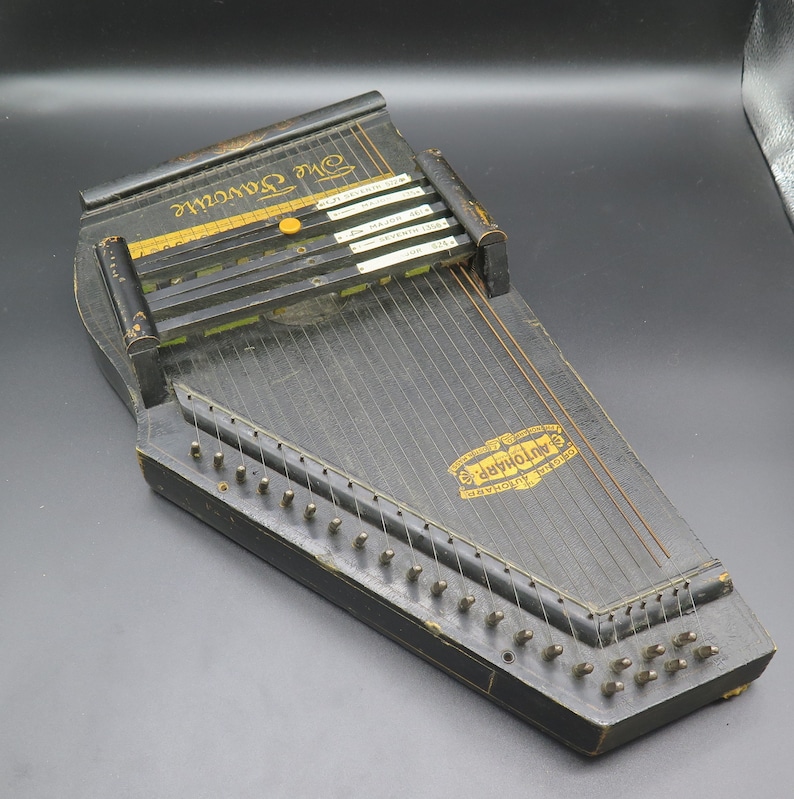 Vintage / Antique ZITHER the Favorite Autoharp. Zither Made in USA in