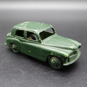 Vintage DINKY TOYS The No 154 Toy Car. Dinky 154 Hillman Minx Green from 1956-1962. Made in England