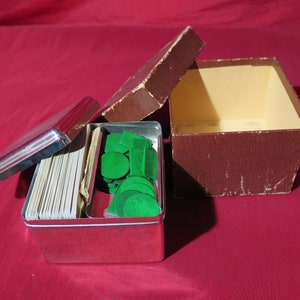 Juego de Poker/Bridge vintage en caja con fichas de 4 colores, instrucciones para Poker y Bridge y 2 barajas de cartas completas 1910:s