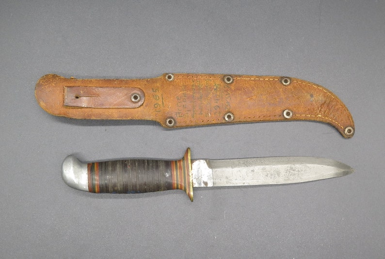 Vintage MORA FROSTS Knife in Leather Sheath. JAKTKNIV Jägar Favoriten