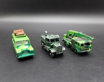 Set van 3 MATCHBOX Lesney speelgoedauto's. De Matchbox nr. 12 Land Rover Safari, nr. 30 8 Wheel Crane en nr. 64 Scammell Breakdown Truck uit de jaren 70