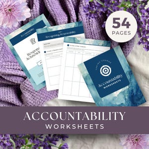 Könnte beinhalten: Ein Set mit 54 Arbeitsblättern zur Rechenschaftspflicht mit einem blauen und weißen Aquarellhintergrund. Die Arbeitsblätter sind mit "Taking Charge" und "Accountability Worksheets" betitelt. Das Deckblatt zeigt ein Zielsymbol und den Text "Taking Charge".