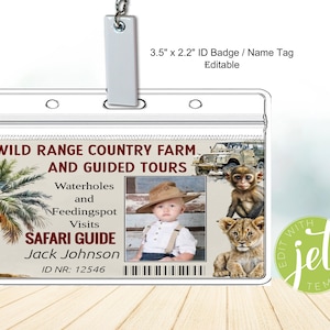 Puede incluir: Una tarjeta de identificación de plástico transparente con un cordón. La tarjeta presenta el texto "WILD RANGE COUNTRY FARM AND GUIDED TOURS" y una foto de un bebé, un mono y un cachorro de león. La tarjeta mide 8,9 cm x 5,6 cm.