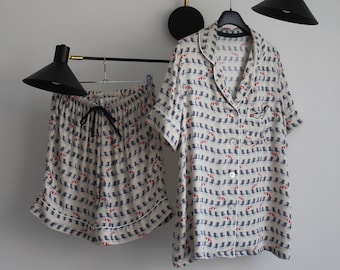 Ensemble Taille M. Chemise courte et short coordonnés | Fabriqué à la main en Italie | Style pyjama femme | Fantaisie marine | Viscose