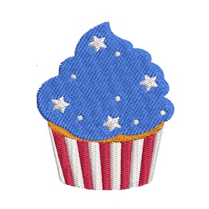 K&ouml;nnte beinhalten: Ein blauer Cupcake mit wei&szlig;en Sternen und einem rot-wei&szlig; gestreiften Boden. Der Cupcake ist im Stil der amerikanischen Flagge dekoriert.