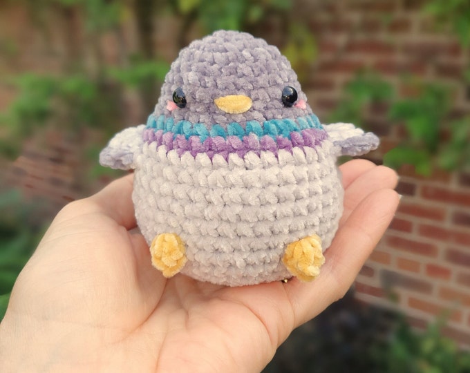 Handmade pigeon plushie | Small crochet toy | Ideal gift for bird lovers