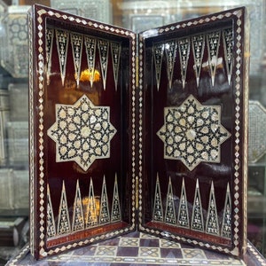 Wooden Arabesque Backgammon/Chess Board Set (32 Pieces). Mother-of-Pearl Inlaid Beech Wood.