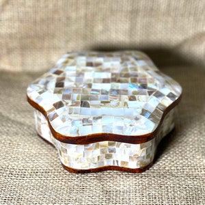 Naturweiß Perlmutt Schmuckschatulle aus Holz, Mosaik Rose Trinket Box, Handgefertigte Art Deco Box, Einzigartige Design Schmuckschatulle, Geschenkidee