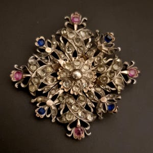 Antik georgiansk brosch i Giardinetti-pasta, rubin, silver, 1700-tal