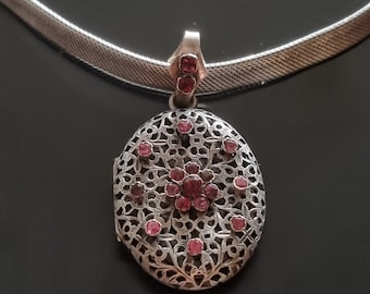 Necklace with opening reliquary pendant in silver metal and pink stones, 19th century, Napoleon III, Victorian Necklace whiz Pendant