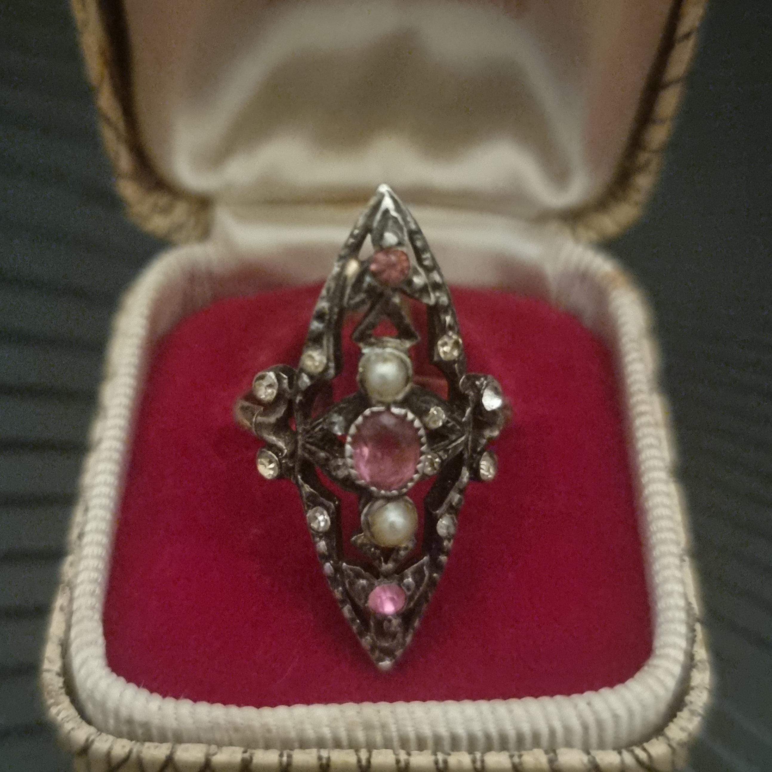 Boucles d'oreilles carrée en argent avec rubis et oxydes