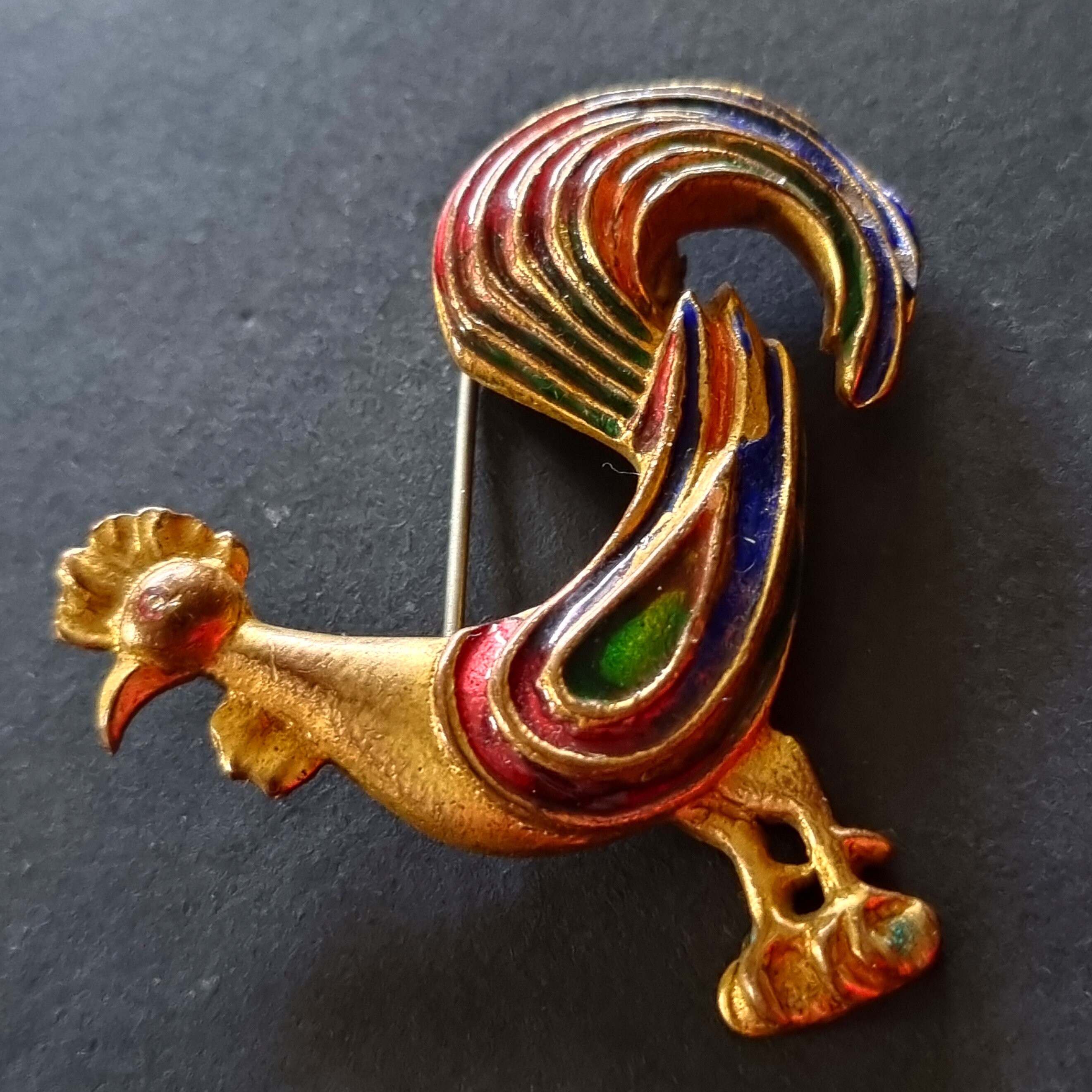 Broche Rétro Gravée En Relief Avec émail - Couleur Or Brillant - Modèle *4079 - Occasion