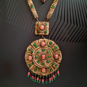 Henry Perichon Necklace sautoir necklace Talosel pendant decorated with wooden and glass beads, signed Henry Exclusive model, 1950 France