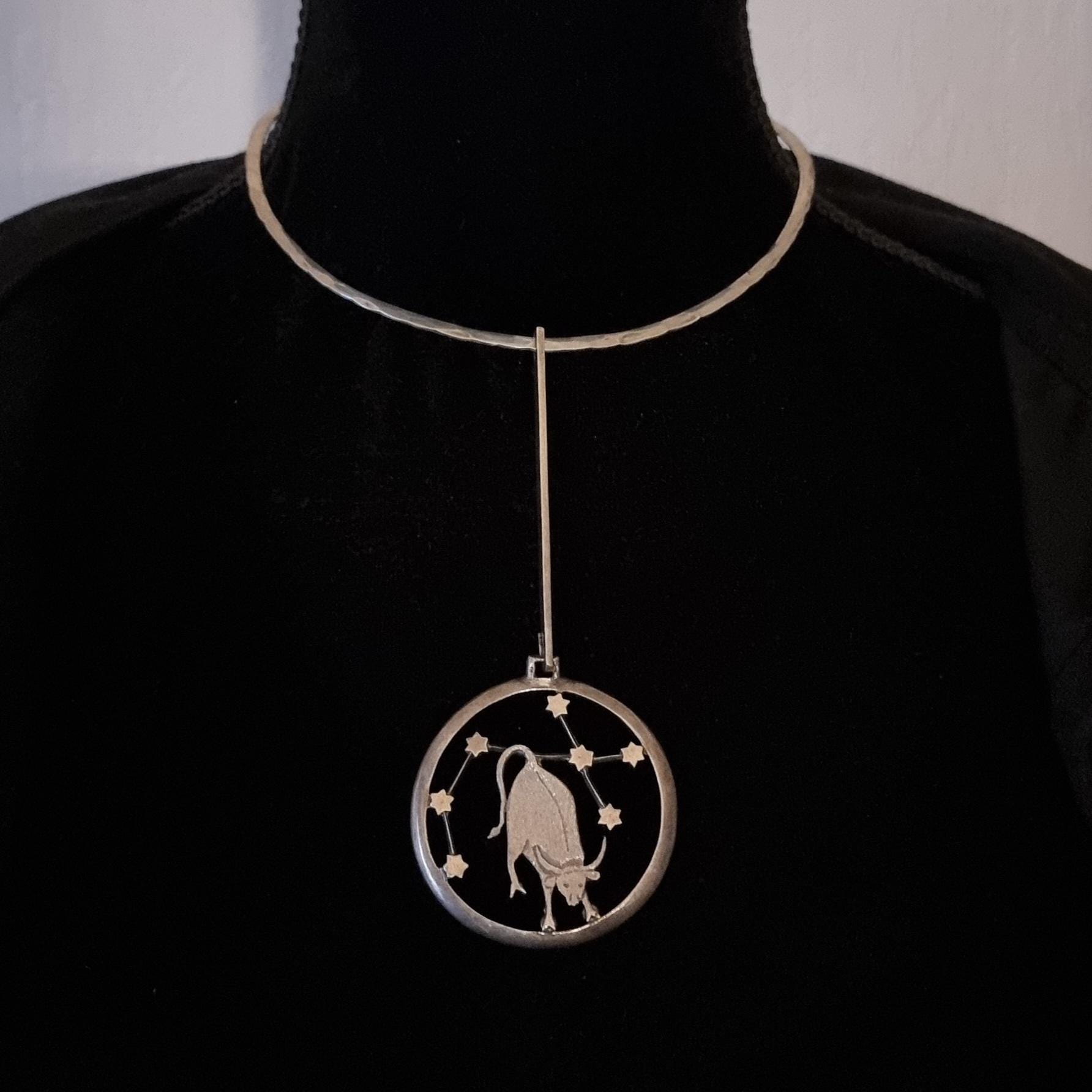Pendentif Collier Modernist En Lucite Inclusion Argenté - Style Géométrique Abstrait Années 60, Occasion - Bijou Créateur