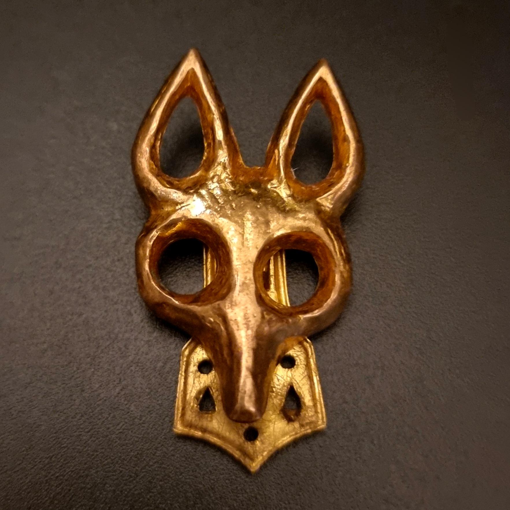 Broche vintage émaillée dorée représentant un chasseur de renards / épinglette