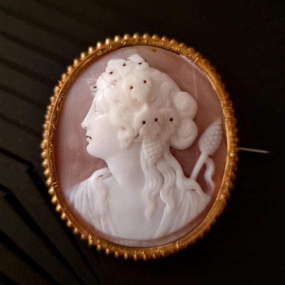 Broche Ancienne Camée Coquillage Plaqué Or - Antique Cameo - Occasion Bon état - Pour Femme