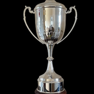 Handgetriebene 27-Zoll-Meisterschafts-Trophäe, 27-Zoll-Meisterschaftsschale, hochwertige Trophäe, versilberte Trophäe in Großbritannien