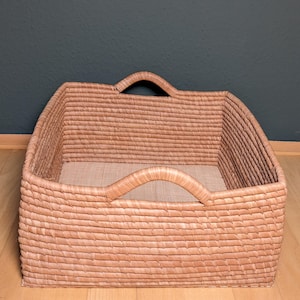 praktische opbergmand met handvatten, mand van raffia, vierkante mand, rechthoekige doos van geweven raffia, Afrikaans - handgemaakt