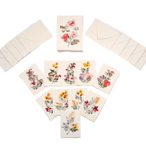 Schmuckschachtel inkl. 10 Klappkarten mit floralem Motiv und passenden Umschlägen aus hangeschöpftem Recyclingpapier (Bristol)