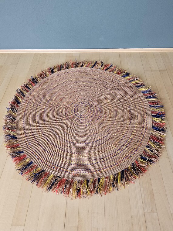 Runder Teppich aus Ladina (Bast) in Handarbeit geflochten, reine Naturfasern, Raffia Teppich, 150cm Durchmesser, mit Fransen, 2 Modelle