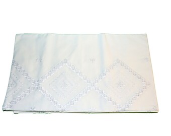 Cotton tablecloth hand-embroidered white (150 x 250 cm) in a set with matching napkins | Art d angle blanc - breakthrough embroidery