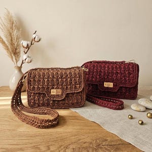 Large raffia handbag with closure, shoulder bag with cotton inner pocket - large raffia bag - hand-crocheted in Madagascar