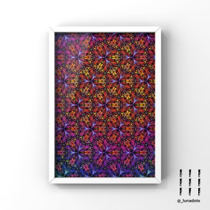 K&ouml;nnte beinhalten: Ein gerahmter Druck eines farbenfrohen geometrischen Musters mit einem Farbverlauf von Rot, Orange, Gelb, Lila und Blau. Das Muster besteht aus sich wiederholenden Formen, die an Blumen erinnern.