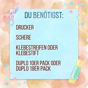May include: A light blue background with the text "DU BEN&Ouml;TIGST:" and a list of items: DRUCKER, SCHERE, KLEBESTREIFEN ODER KLEBESTIFT, DUPLO 10ER PACK ODER DUPLO 18ER PACK. Pink and blue scissors are in the upper left corner, and a glue stick is in the lower right corner.