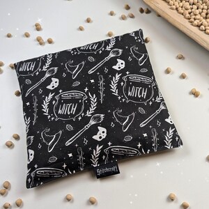 Körsbärskärnkudde "Basic Witch" | Spannmålskudde Witchy Design | Värmedyna | Goth Heminredning | Gåva till Goth Nyckfull Alternativ Grunge