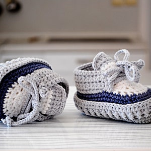Crocheted baby booties , baby shoes , crochet sneakers , baby shower gift , crochet baby shoes , crochet booties, newborn shoes