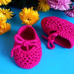 Newborn baby gift Infant shoes baby booties.
