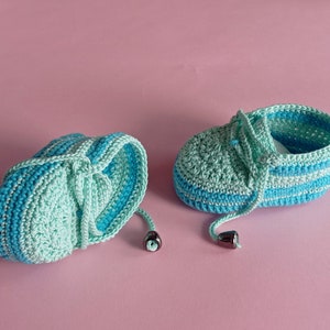 Patucos, Zapatitos, Regalo Para Bebé De Ganchillo. Calzado para niña o niño. Calzado Bebé. Botines de punto