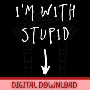 Estoy con descarga digital estúpida, diseño divertido basado en texto, sublimación, imprimible, regalo de broma divertido, camiseta divertida con flecha, archivo PNG para adultos