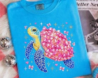 Coquette preppy tortue de mer PNG, rose noeuds guépard impression tortue, sublimation design été côtier, jolie tortue aquarelle DTF graphique