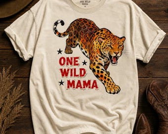 One Wild Mama PNG, Design rétro léopard en sublimation, graphisme Flash tatouage Jaguar vintage, chemise grunge imprimé animal en téléchargement numérique